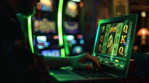 589 slots ငါးပစ်ဂိမ်း Fishing War တွင် Torpedo Cannon ဖြင့် ဒဏ္ဍာရီ ငါးများ ပစ်ချနေသော မြင်ကွင်း